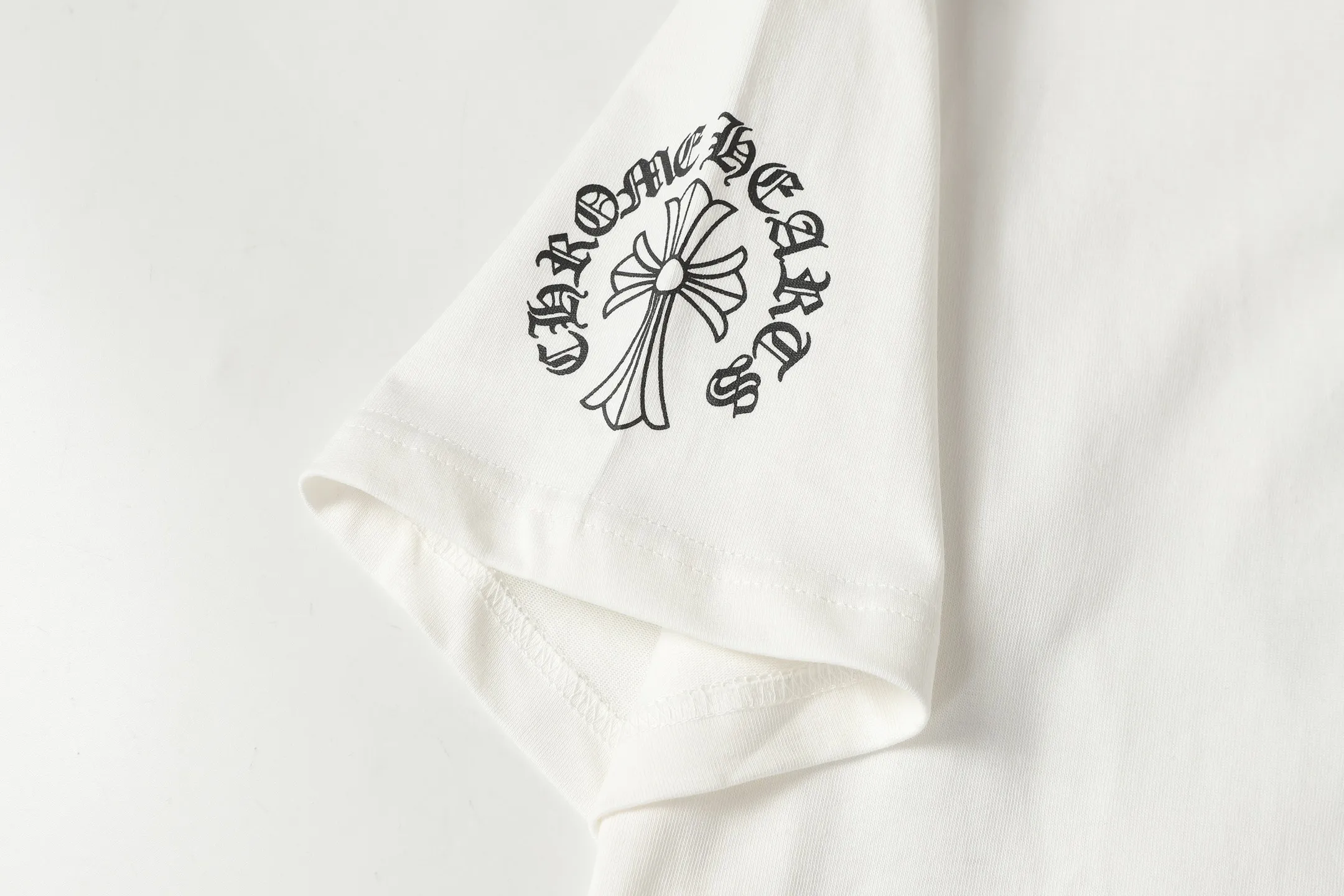 P150 -Chrome Hearts/Chrome Hearts Sanskrit cross letter printed short-sleeved T-shirt -High weight, high density and high quality. The wool is soft, delicate and skin-friendly. It feels soft and silky. It has excellent warmth and skin-friendly properties.